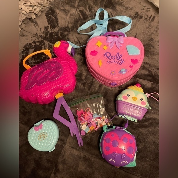 Polly Pocket Lot 2 Large, 3 medium, plus accessories - Picture 1 of 16